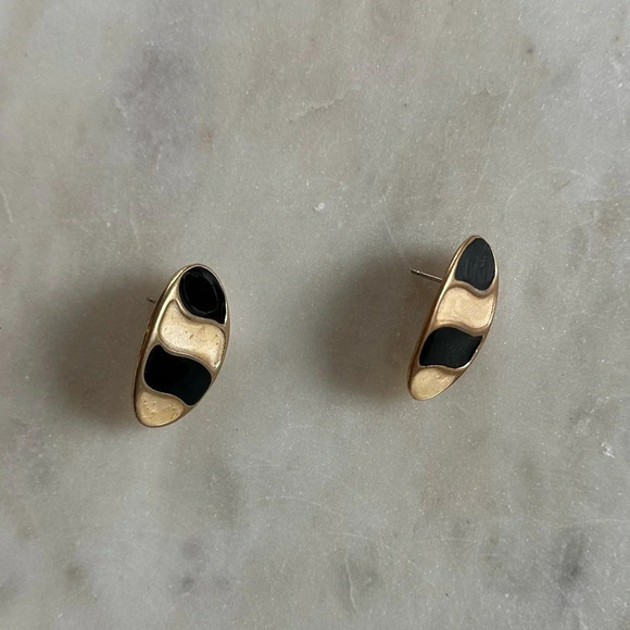Vintage Earrings Gold Tone Black & Cream Enamel Studs - Picture 3 of 7